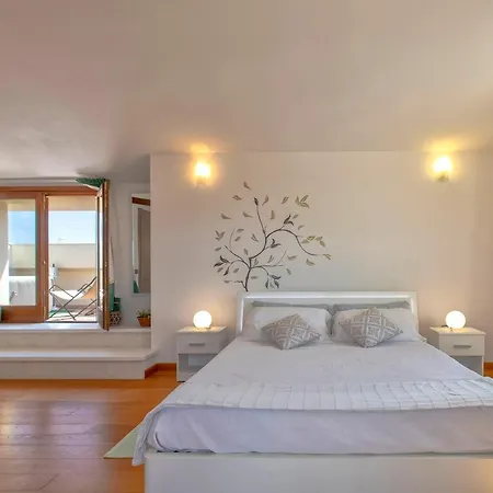 Sardinia 招待所 5*